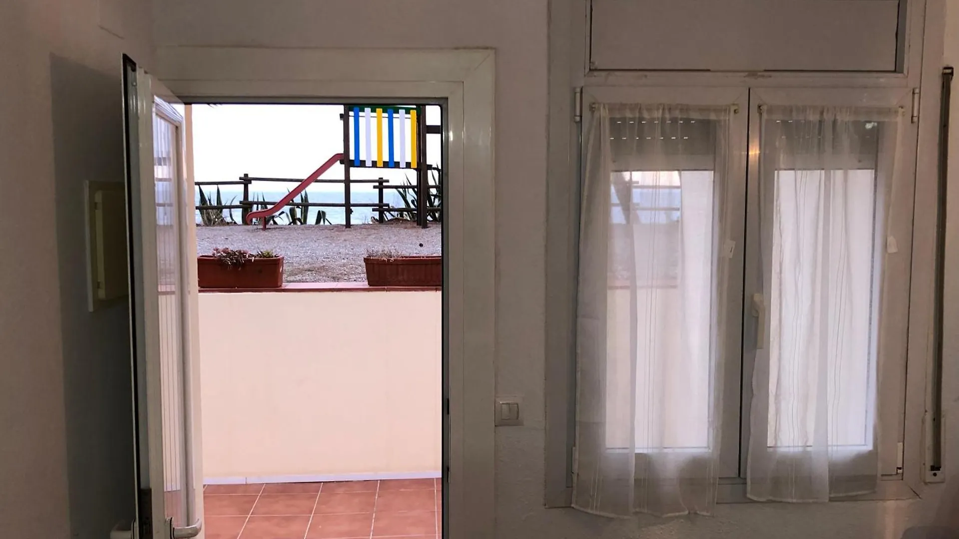 Veuras El Mar - Madrague Beach Studio 22 Apartment Roses